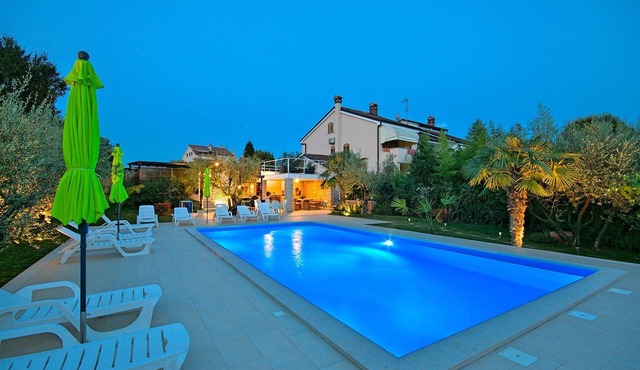 pool, 2 persons. near the beach, quiet area in Porec