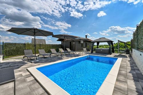 Pool Estate AquaHaven with Sauna & Jacuzzi - Happy Rentals in Veliko Trgovišće