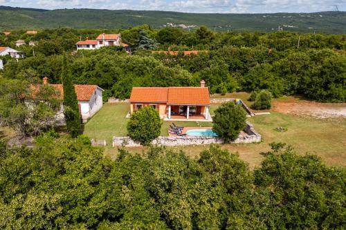 Pool House in Greenery near Trget - Happy Rentals