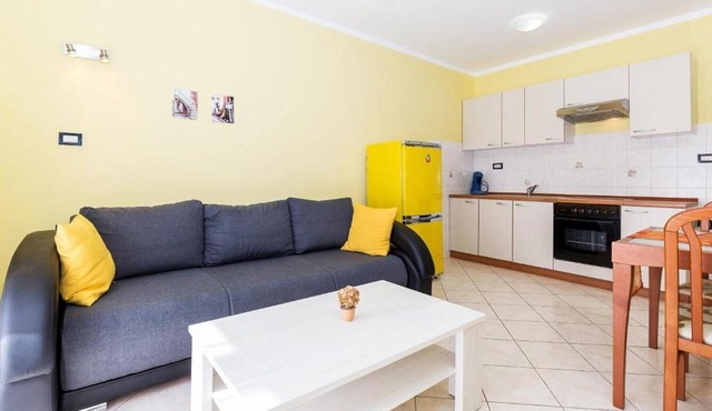 Pool-view 1-bedroom apartment in Obrovac in Obrovac