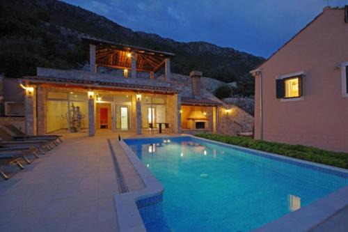 Pool Villa Dia/w Sauna & Jacuzzi near Dubrovnik in Brsečine
