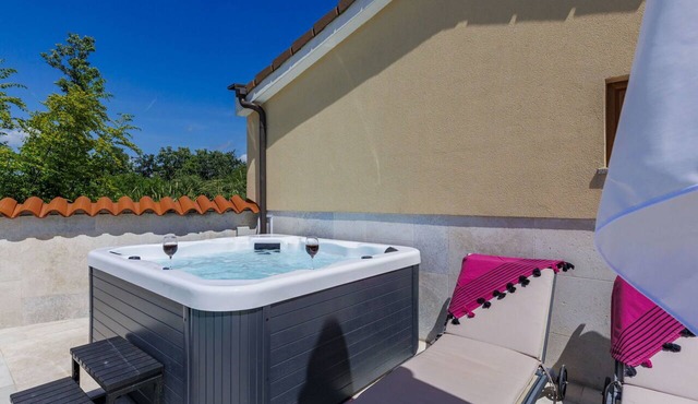 Private Villa with A/C, WIFI, private pool, hot tub, TV, terrace, pets allowed, panoramic view