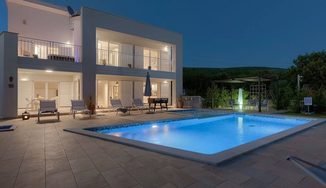 Private Villa with private pool, WIFI, hot tub, A/C, TV, terrace, pets allowed, panoramic view