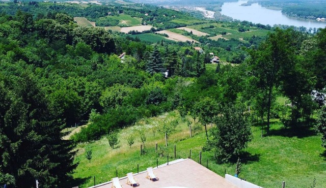 Pruža jedinstveno iskustvo koje kombinuje prirodnu lepotu, luksuz i opuštanje. in Sremski Karlovci