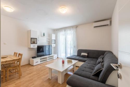 Pujanke Residence - large 3 bedroom apartment in Split
