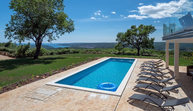 Renovated stone villa with private pool near Labin