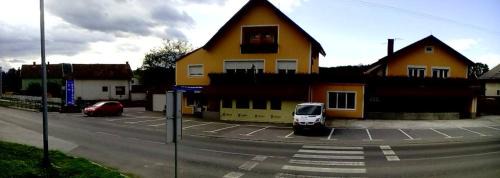 restoran i prenoćište Egghus in Našice
