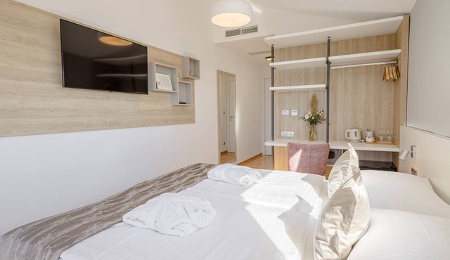 Rogač Rooms & Restaurant in Dugi Rat