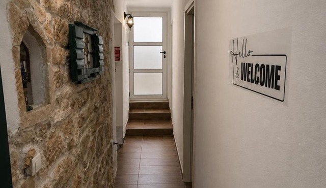 Room Jakov