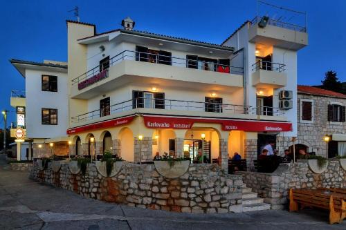 Rooms Ana in Gdinj