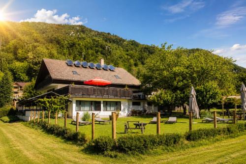Rooms Malina I Peaceful Stay Near Bled & Mountain Views