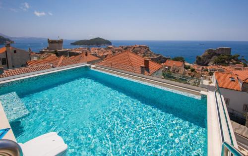 Royal Fort - The View Rooftop pool