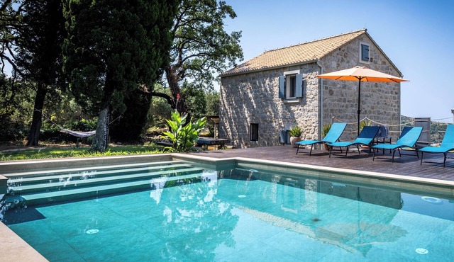 Rustic 4 bedroom villa with all the modern amenities in quiet surrounding in Mlini