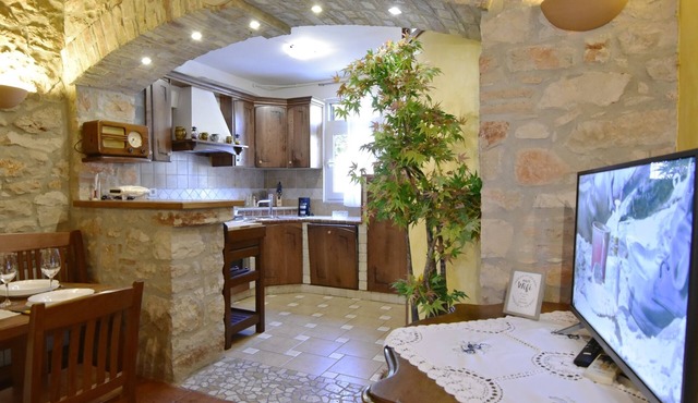 Rustic cottage in Umag: WiFi, air conditioning, garden, parking, barbecue