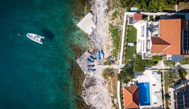 Seafront villa: privacy, luxury, direct sea access, pool, sauna, and much more! in Povlja