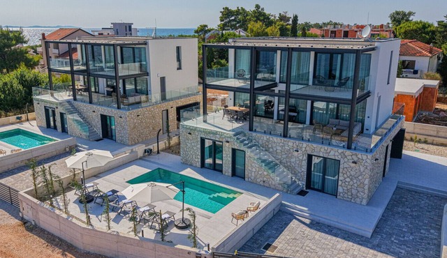 Seafront Villa Serena with pool and seaview