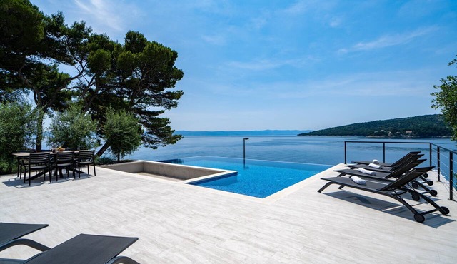 Seaside luxury villa with a swimming pool Sumartin, Brač (K-5639) in Sumartin