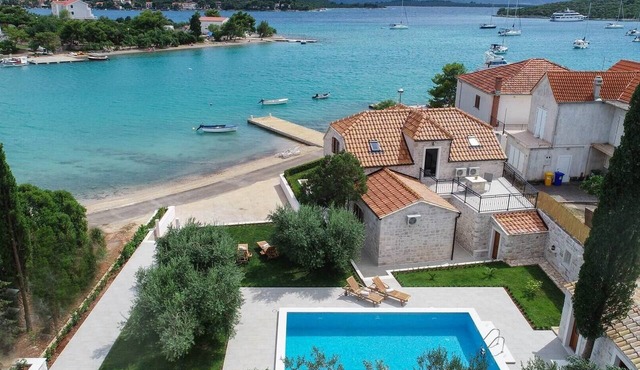 Seaside luxury villa with a swimming pool Lovište, Pelješac (K-27588) in Loviste