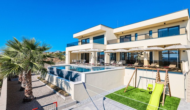 Seaview Villa Novue with pool in Maslenica