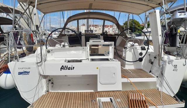 Sibenik Sun-Kissed Sailing: A Luxurious Beach Experience in Croatia in Murter