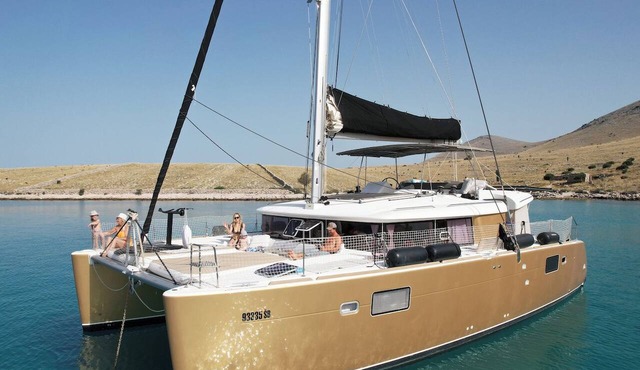 Sibenik Sun-soaked Sailing: A Luxurious Croatian Voyage in Pirovac