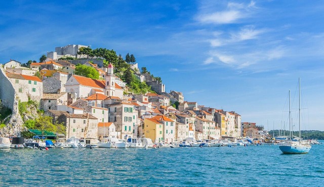 Sibenik Sunshine Sailing: A Luxurious Croatian Beach Experience in Sibenik