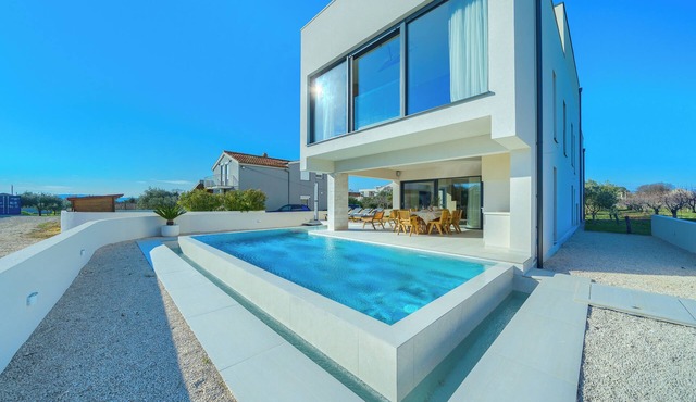 Spacious 3-bedroom villa in Sukošan, Croatia with AC, Jacuzzi, Roof Top, Pool