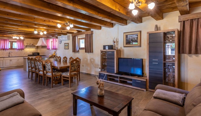 Spacious and private pool villa, quiet and child-friendly