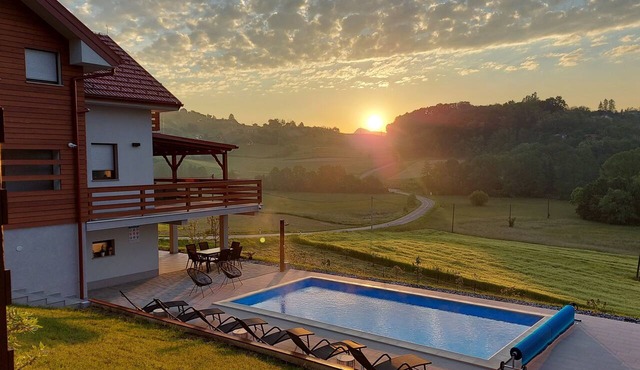 Spacious villa in Zagorje with jacuzzi, sauna, pool, barbecue, and scenic views in Pregrada