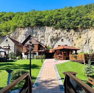 Stara hiža pod Okićem in Jastrebarsko