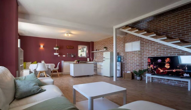 Stone House Bay View Kaštela - Two Bedroom House with Pool in Kastel Luksic