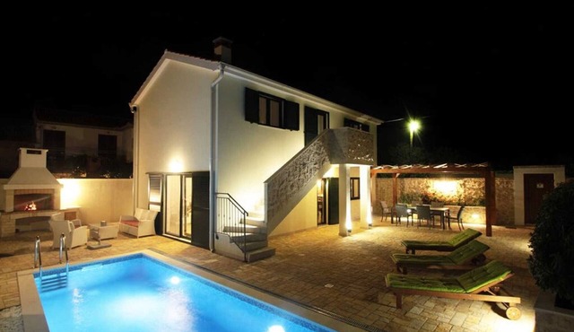Stone Villa Castello Coza II. with pool, close to the sea and Velebit mountain in Vinjerac