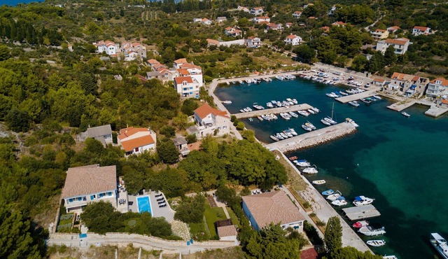 Stone Villa Marceline, in Dalmatia,with a Pool in Prvic Luka