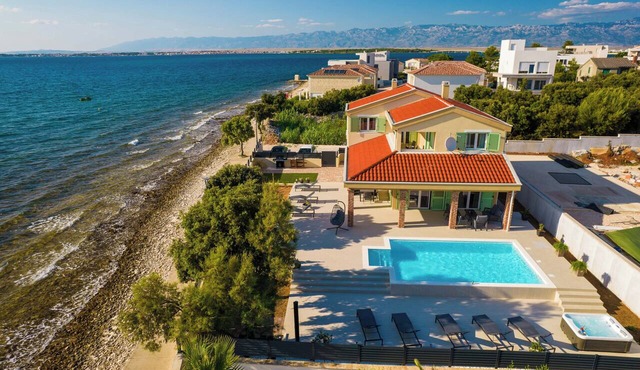 Strandvilla mit Beheiztem Pool, Whirlpool, Fantastischer Aussicht