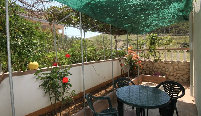 Studio flat near beach Metajna, Pag (AS-6497-a) in Zubovići