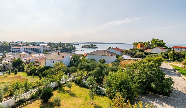 Studio flat with balcony and sea view Banjol, Rab (AS-5022-a) in Rab