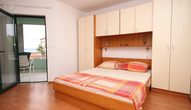 Studio flat with terrace and sea view Brela, Makarska (AS-6907-a)