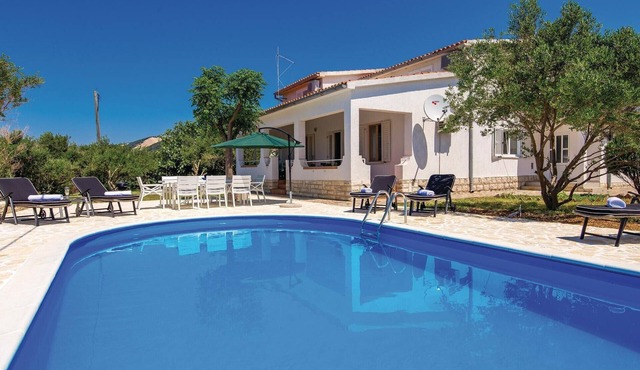 Stunning apartment in Barbat with swimming pool in Barbat