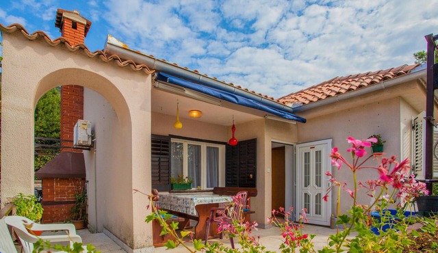 Stunning apartment in Cres with WiFi in Cres