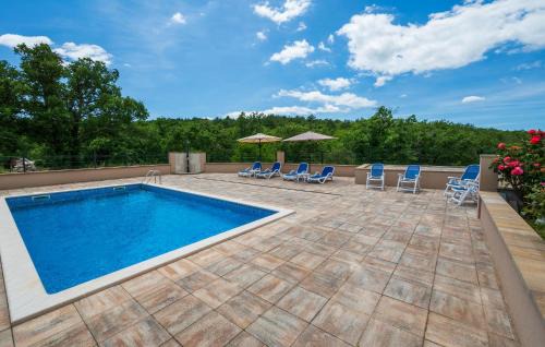Stunning Apartment In Labin