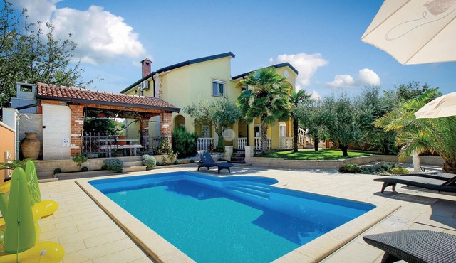 Stunning apartment in Porec with swimming pool