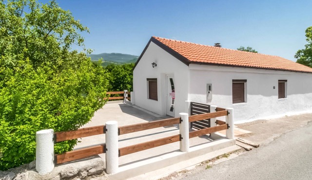 Stunning home in Bater with WiFi