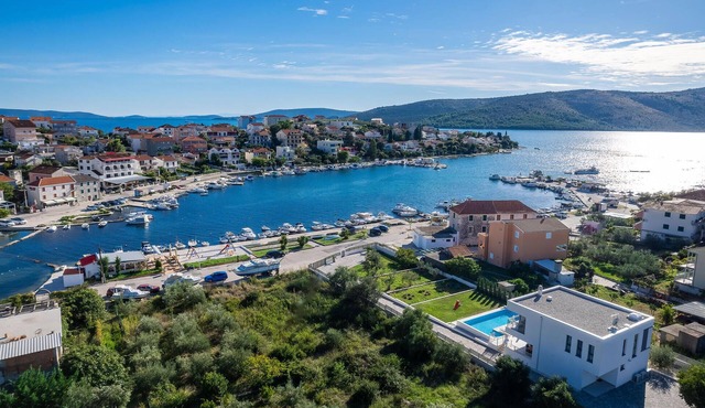 Stunning home in Seget Vranjica in Seget Vranjica