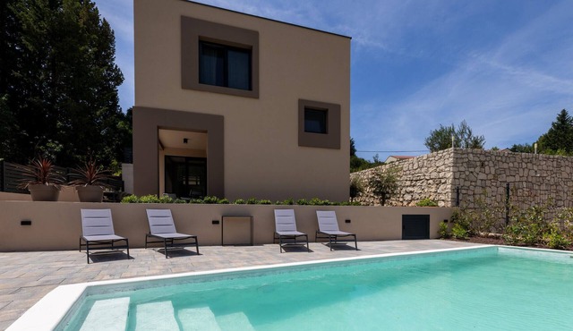 Stunning home in Kremena