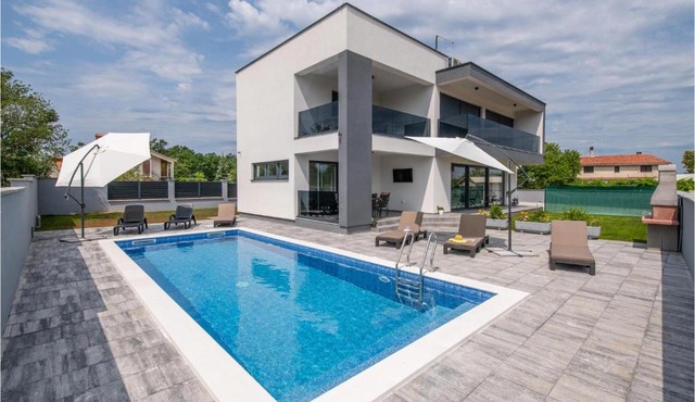 Stunning Home In Labin