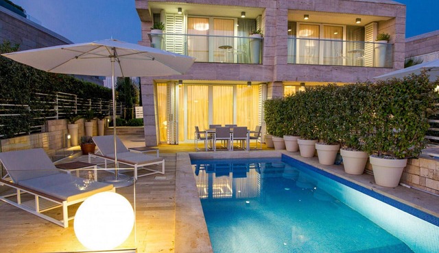 Stunning home in Petrcane