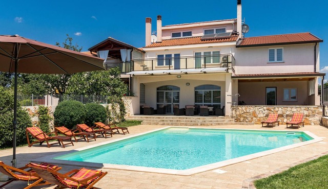 Stunning home in Pula