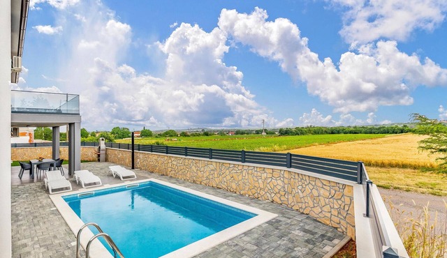 Stunning home in Pula