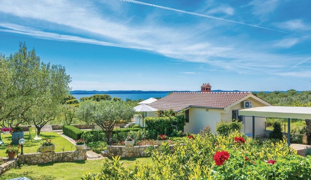 Stunning home in Zadar with WiFi