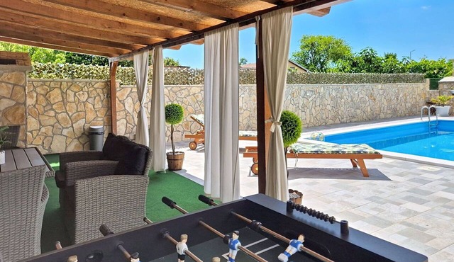 Stunning private villa for 5 guests with private pool, internet, A/C, TV, patio and pets allowed in Biograd Na Moru